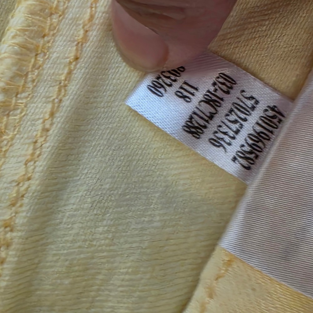 Chico's NWOT So Slimming Girlfriend Slim Leg Ankle Jeans Pale Yellow Sz 1.5R 10R - Picture 7 of 7